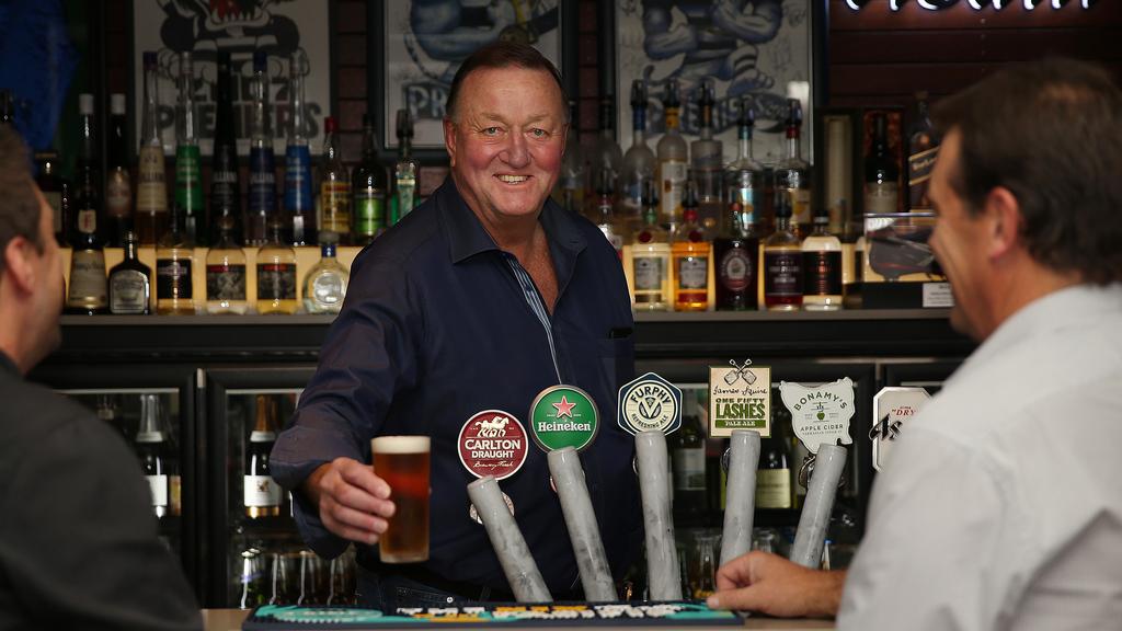 Peter Burnett pulling his last pot
