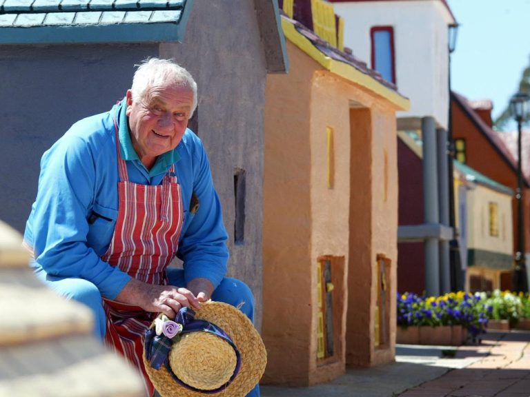 Quirky Tassie wonderland seeks new maze master