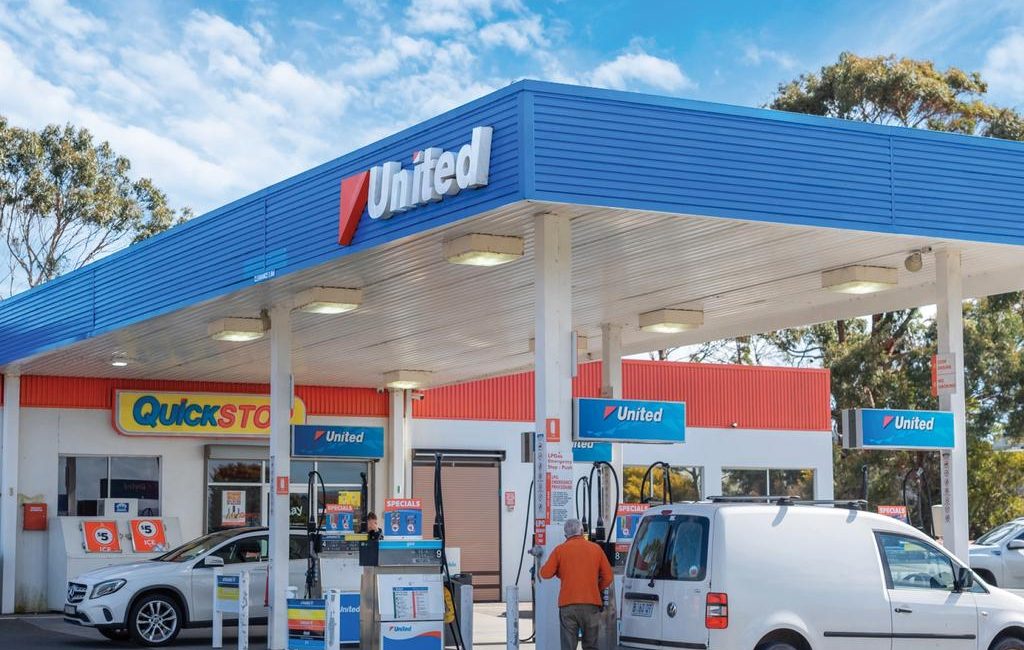Sold: United servo sparks heated auction battle