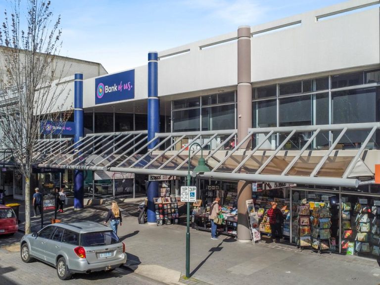 Bank of us puts head office up for grabs