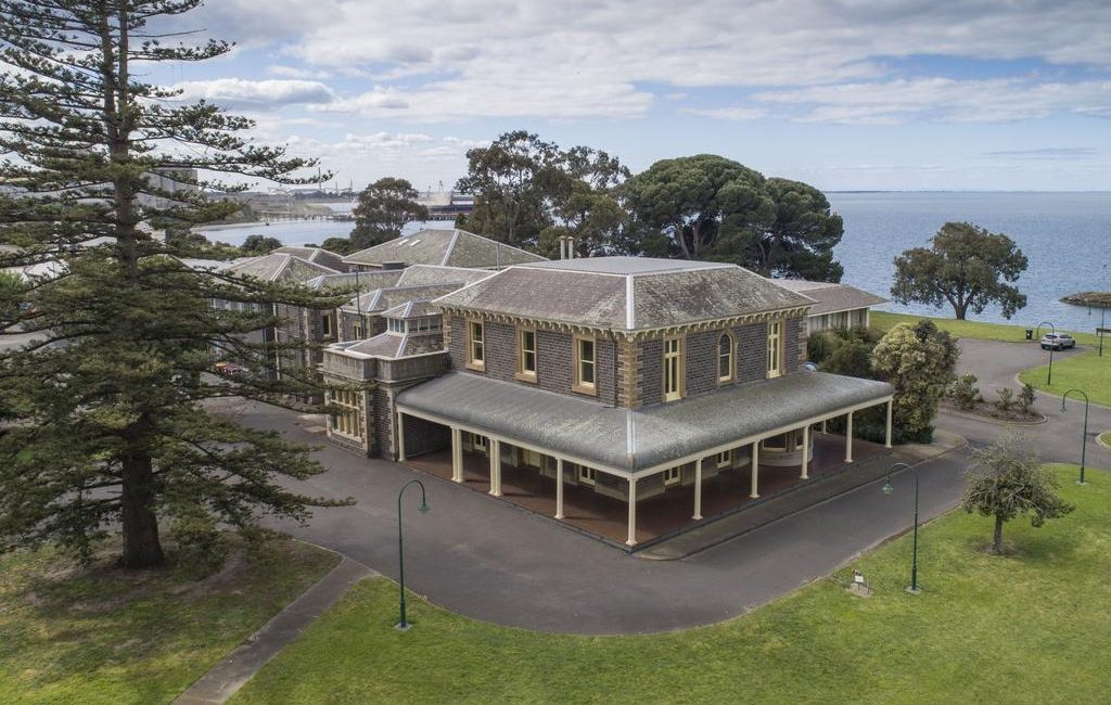 Osborne Park Association backs Gurner hotel deal for mansion