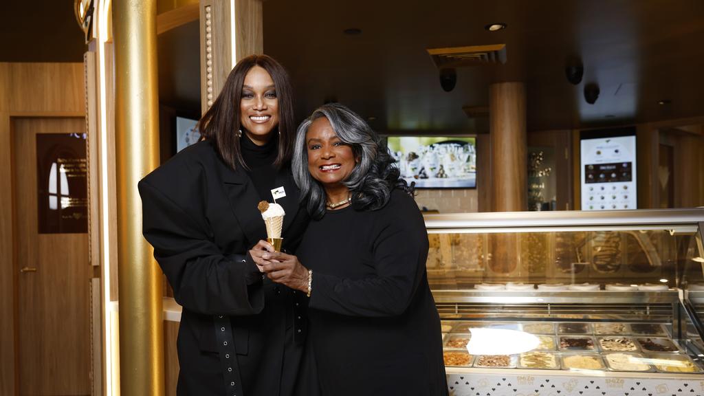 Socials - Tyra Banks